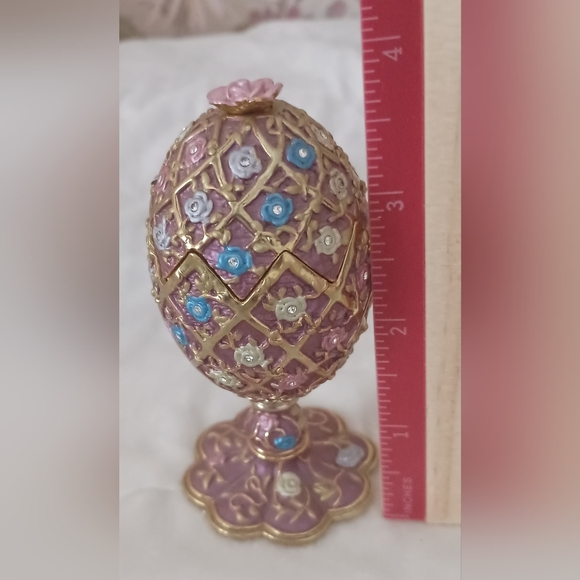 Vintage Decorative Pink and Gold Egg Trinket Box with Floral Accents - Picture 7 of 7